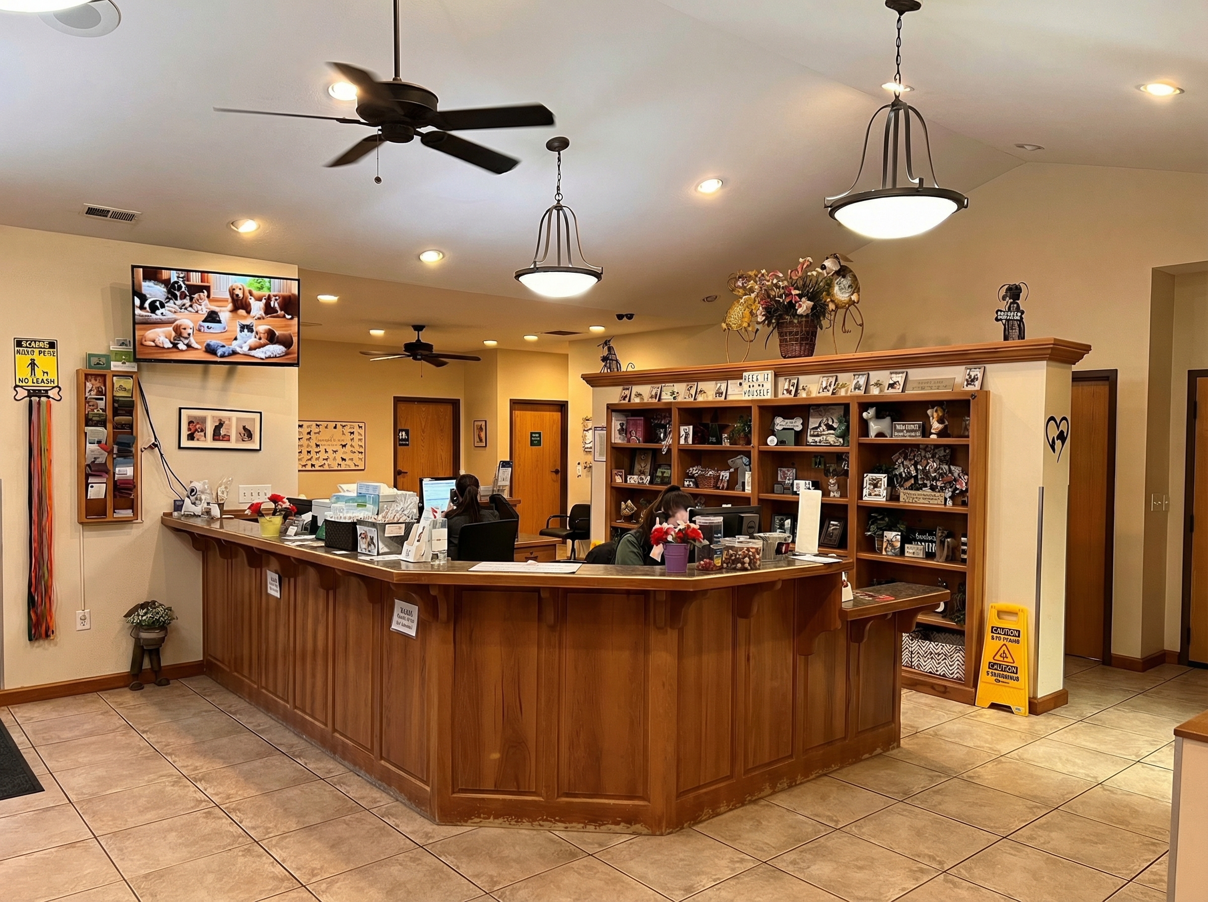 Engrossortiment av kjæledyrurner og minnegjenstander